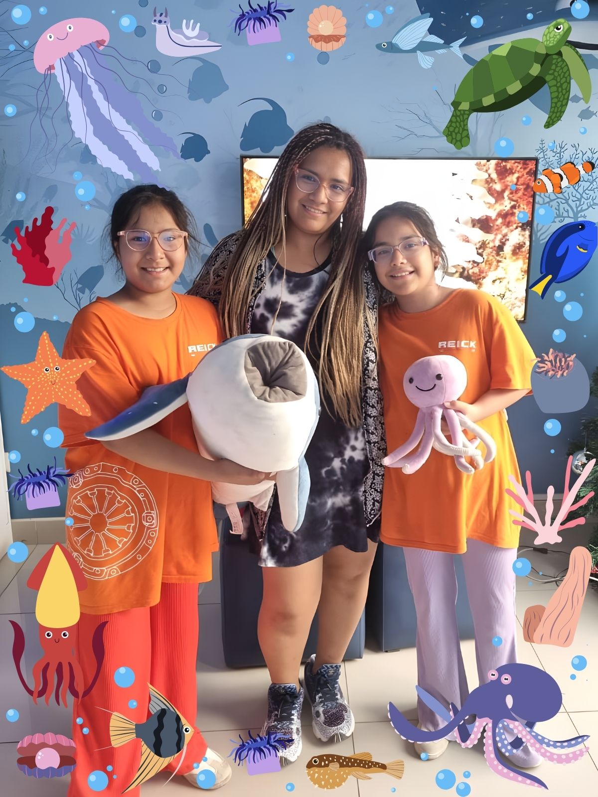 Niños con certificado Sea Smile Kids tras tratamiento dental exitoso Lima Perú